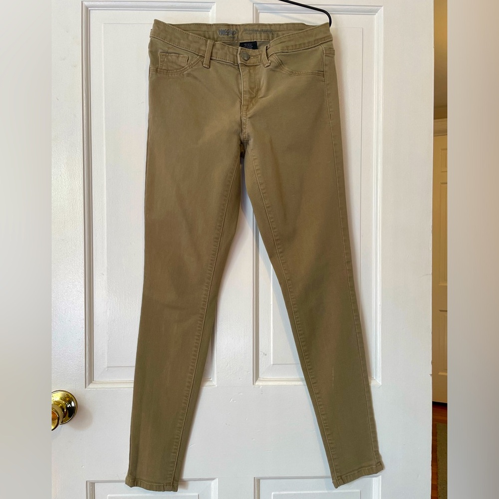 Mossimo Mid-Rise Super Stretch Khaki Jegging Size 4/27R